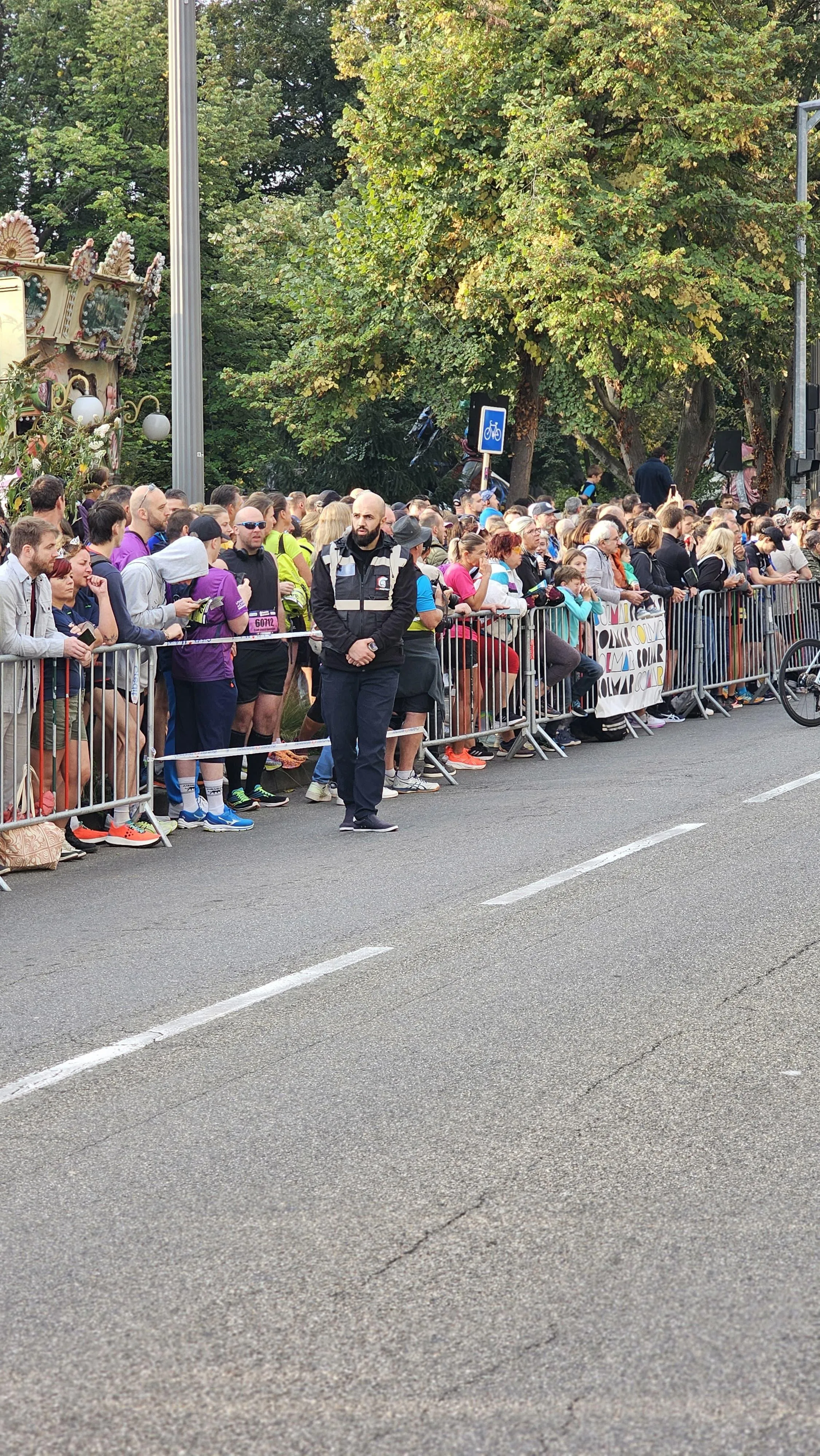 Agent MS Protect au marathon derrière les barrières